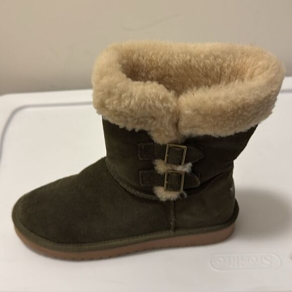 Kookaburra by Ugg Sulana Olive Night Suede Sheepskin Short boot. Size 7. - Picture 3 of 8